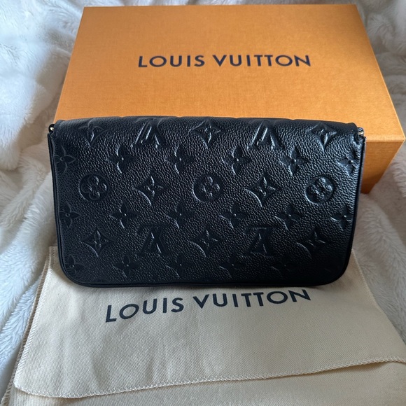 SOLD - Authentic LV Félicie Pochette - Picture 3 of 11